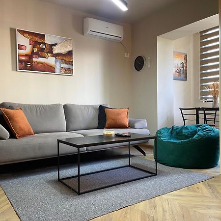 Dea'S Apartment: Hidden Gem 地拉那 外观 照片